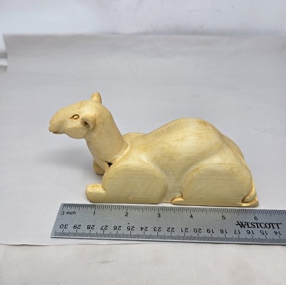 Nativity Camel Sitting In Around Baby Jesus Manger Wood Carved Ralph Herrenbruck - Picture 8 of 10